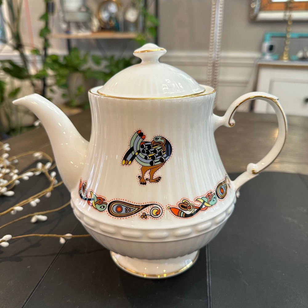Royal Tara BOOK OF KELLS Teapot Celtic Bird Symbols Gold Trim Handmade‎ Ireland